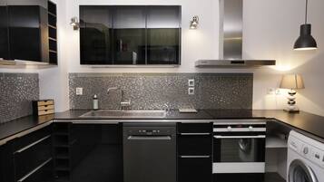 Kühlschrank, Mikrowelle, Ofen, Geschirrspüler