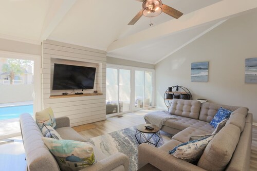 7 Genoa: Harbour Town Home! Rooftop Deck, Pool, Free Bikes, Dog Friendly