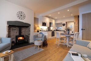 Télévision, cheminée