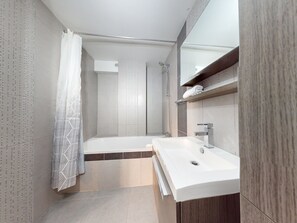 Free toiletries, towels