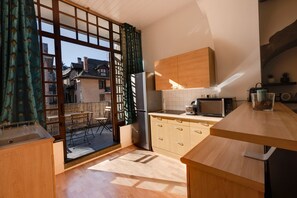Fridge, microwave, stovetop, coffee/tea maker - La Terrasse du Thiou - Location 😍🤩 (Annecy)