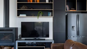 Smart TV, fireplace - Stage 1 - Point Lonsdale (Point Lonsdale)