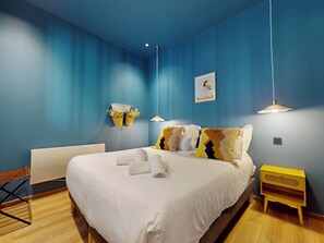 2 عدّة غرف نوم ومكواة/لوح كي وسرير سفر وواي فاي