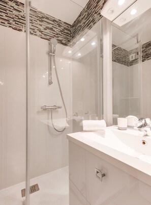 Shower, free toiletries, hair dryer, towels