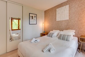 1 habitación, tabla de planchar con plancha, wifi y ropa de cama