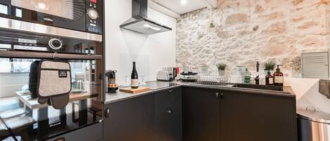 Kühlschrank, Mikrowelle, Ofen, Herdplatte