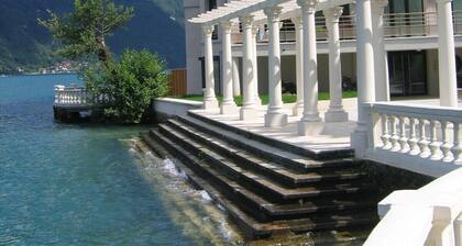 Spectacular! 2 bedrooms apartment at the Lake shores with parking