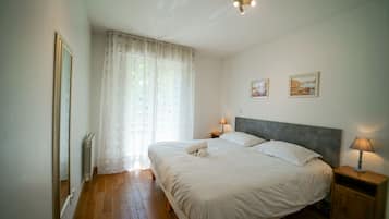2 habitaciones, tabla de planchar con plancha, wifi y ropa de cama