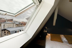 1 間睡房、熨斗/熨衫板、床單