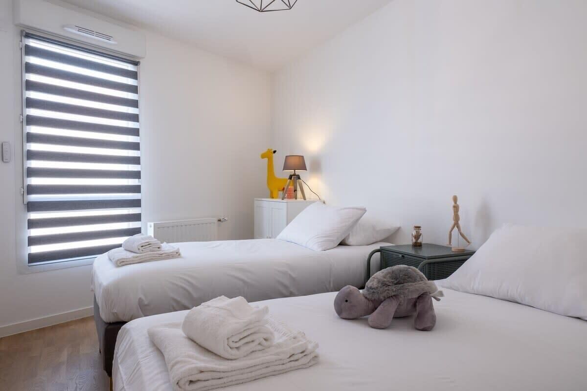 2 soverom, strykejern/-brett, reiseseng for barn og wi-fi