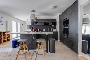 Fridge, microwave, oven, stovetop