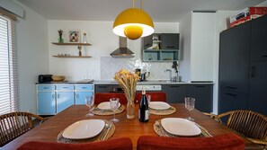 Fridge, microwave, oven, stovetop - The Azalea, beautiful quiet apartment for 4 people! (Doussard)