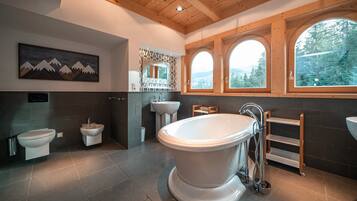 Royal Apartment | Bathroom