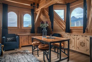 Royal Apartment | Living area