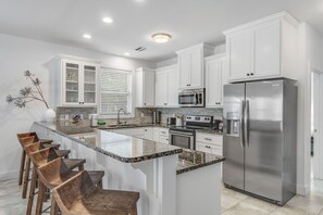 Fridge, microwave, oven, stovetop - Holiday Availability! LSV! Short Walk to Beach! Private Pool! 4 Adult Bikes!