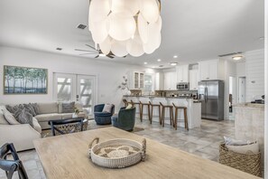 TV, offices - Holiday Availability! LSV! Short Walk to Beach! Private Pool! 4 Adult Bikes!