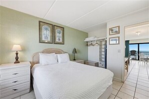 1 slaapkamer, een strijkplank/strijkijzer, internet, beddengoed