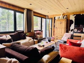 Smart TV, fireplace - SUBLIME BAS DE CHALET DE STANDING en duplex AUX ANGLES -Space for billiards and cinema (Les Angles)