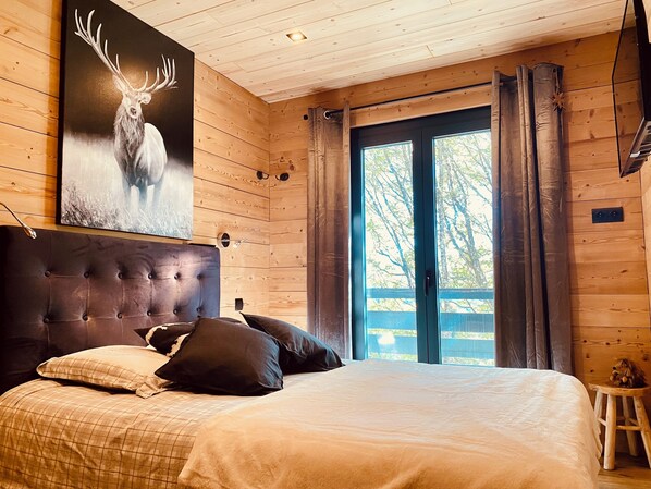 4 bedrooms, travel crib, WiFi, bed sheets - SUBLIME BAS DE CHALET DE STANDING en duplex AUX ANGLES -Space for billiards and cinema (Les Angles)