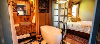 Remodeled, downtown 2-bedroom home w/ wifi