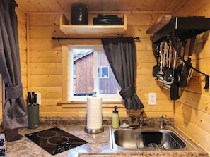 Oven, stovetop, coffee/tea maker, cookware/dishes/utensils