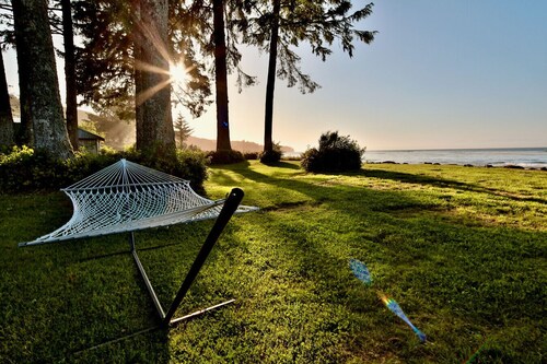 4 guest · Eddie Bauer`s former Beachfront Cottage