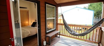 Tiny home in the heart of Forks w/starlink & yard