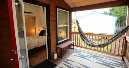 Tiny home in the heart of Forks w/starlink & yard