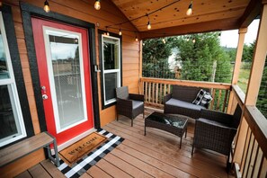 Terrace/patio - Tiny home in the heart of Forks w/starlink & yard (Forks)