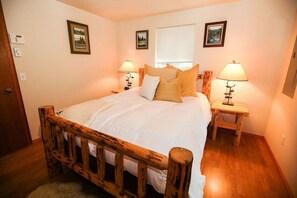 3 bedrooms, desk, travel crib, free WiFi