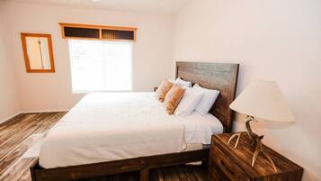 3 bedrooms, desk, free WiFi, bed sheets