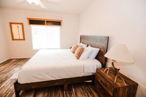 3 bedrooms, desk, free WiFi, bed sheets