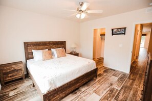 3 bedrooms, desk, free WiFi, bed sheets