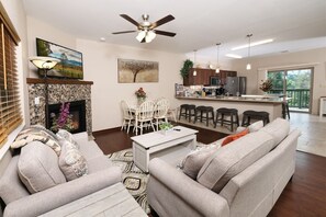 Smart TV, fireplace