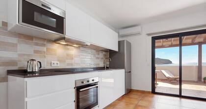 Ferienhaus "Las Vistas" mit Meerblick, privater Terrasse & WLAN