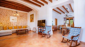 Télévision, table de tennis de table