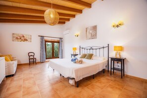 5 عدّة غرف نوم ومكواة/لوح كي وواي فاي مجانًا وملاءات أسرّة