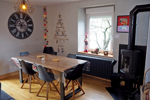 Salle à Manger et Poêle à bois