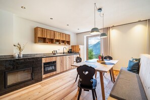Frigorifero, forno, piano cottura, lavastoviglie