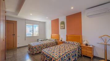 3 Schlafzimmer, Bügeleisen/Bügelbrett, kostenloses WLAN, Bettwäsche