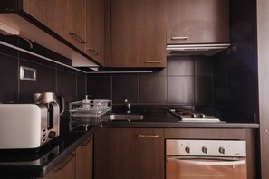 Kylskåp, mikrovågsugn, ugn och spishäll