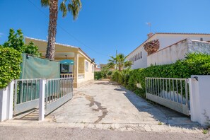 Property grounds - Vacation Home "Marblau 2" with Private Pool, Terrace & Wi-Fi (Vinaros)