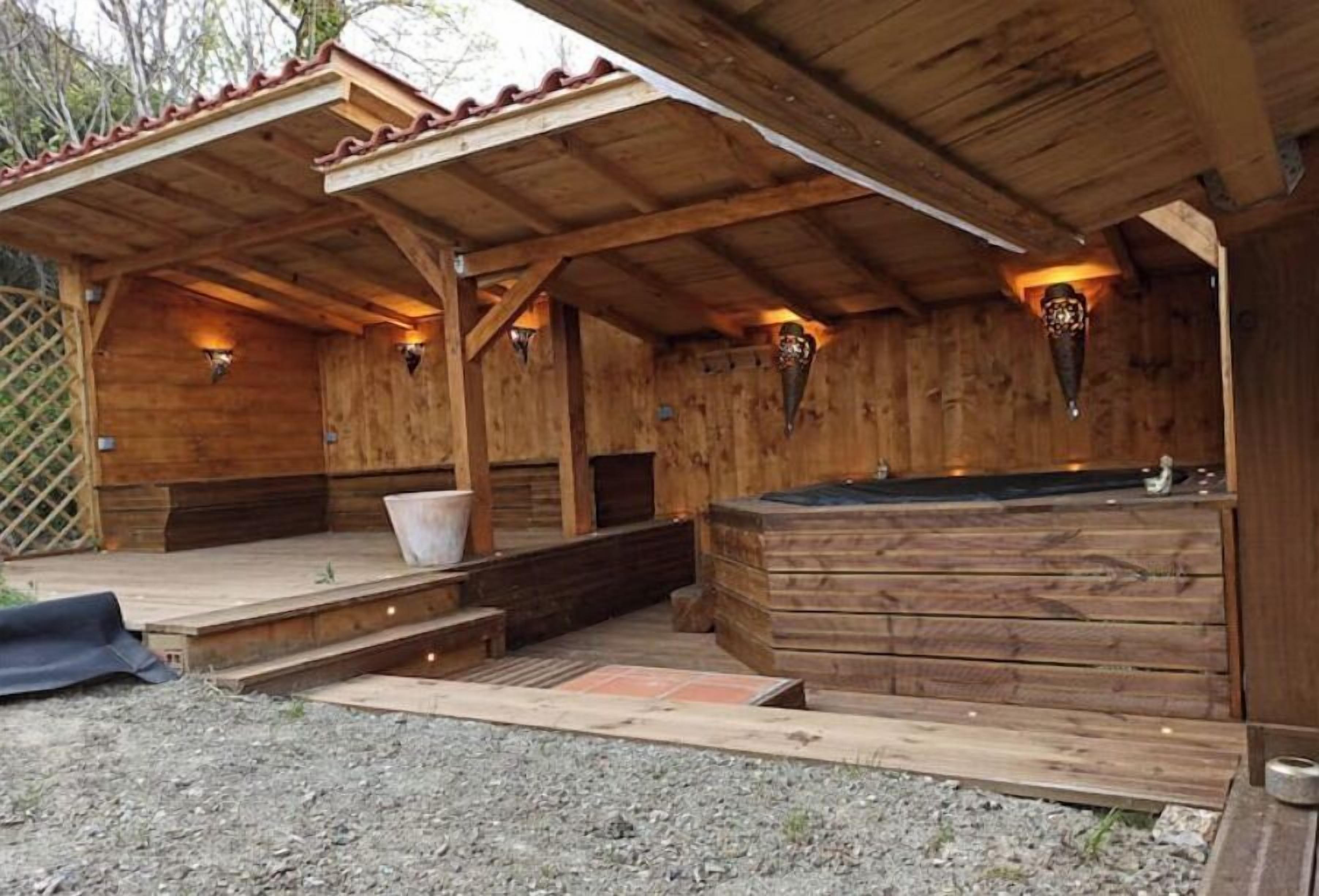 Bain à remous extérieur