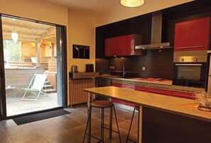 Fridge, microwave, oven, stovetop - Villa spa relaxation in a green setting (Limoux)
