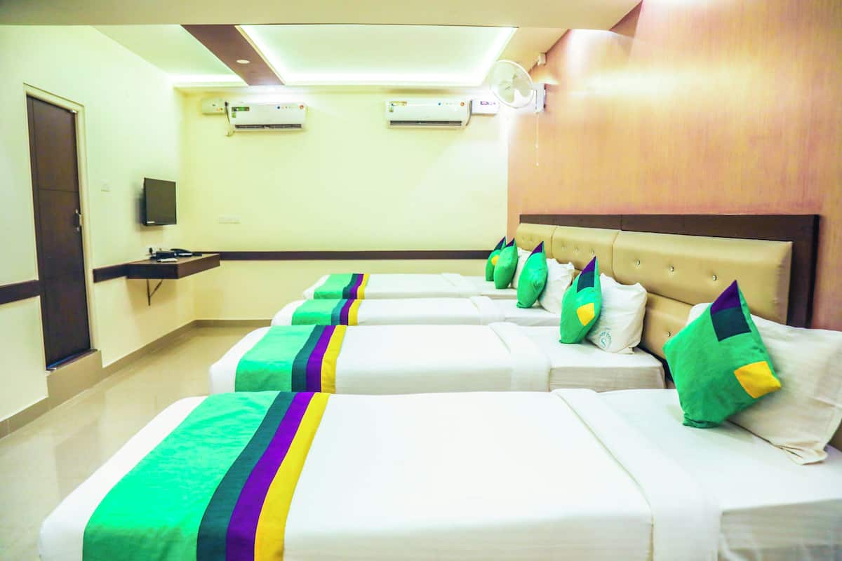 Premium Double Room | Desk, iron/ironing board
