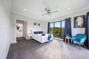 5 chambres, fer et planche à repasser, Wi-Fi, draps fournis