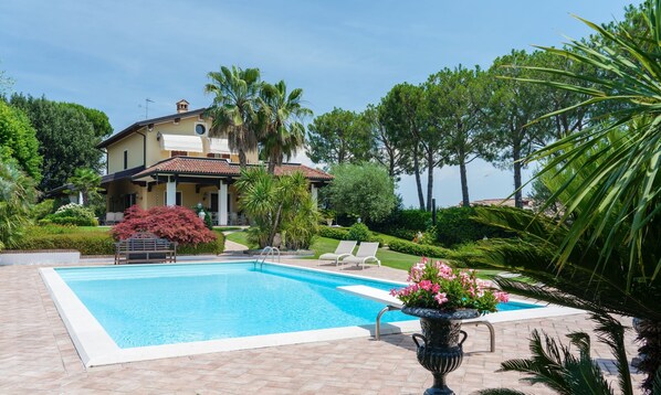 Piscine extérieure