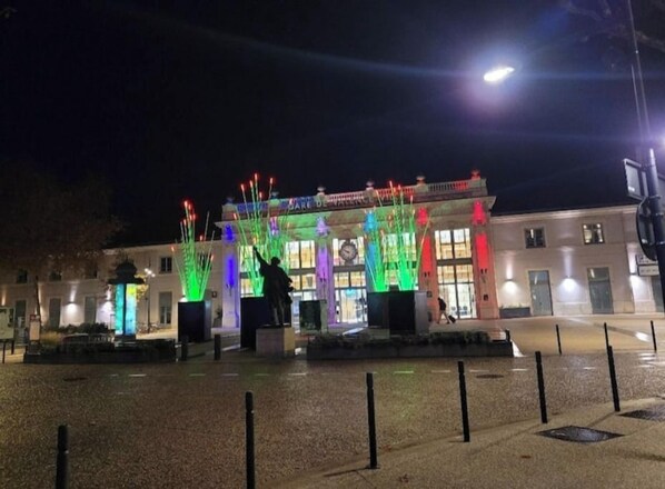 Exterior - Pleasant F2 Downtown (Valence)