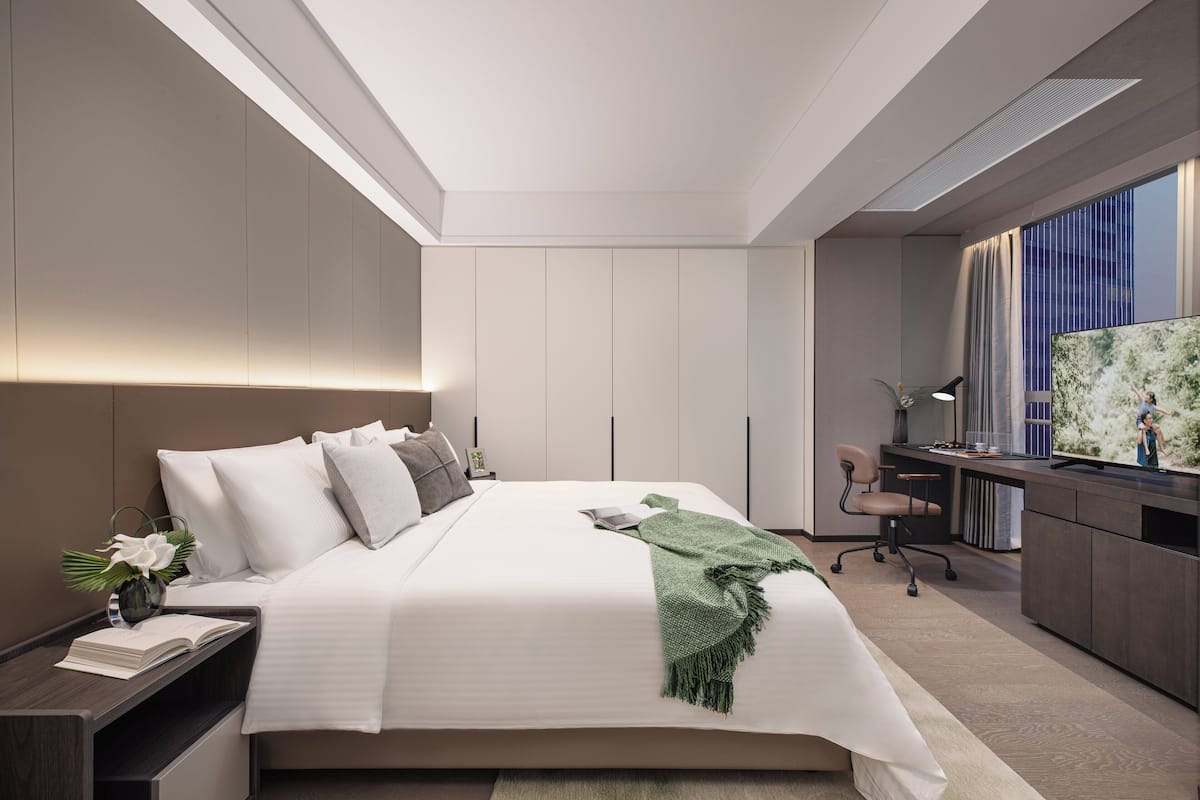 3-Bedroom Premier | Aqua center