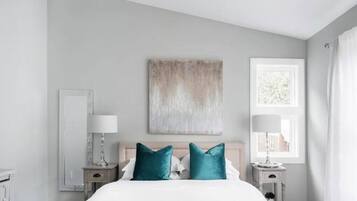 3 makuuhuonetta, työpöytä, silitysrauta/-lauta, Wi-Fi